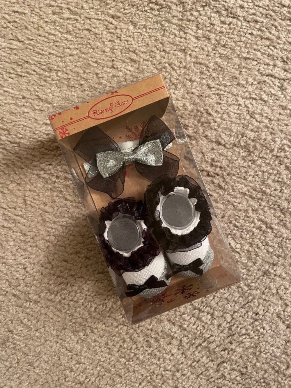 Cutest newborn sock and bow set